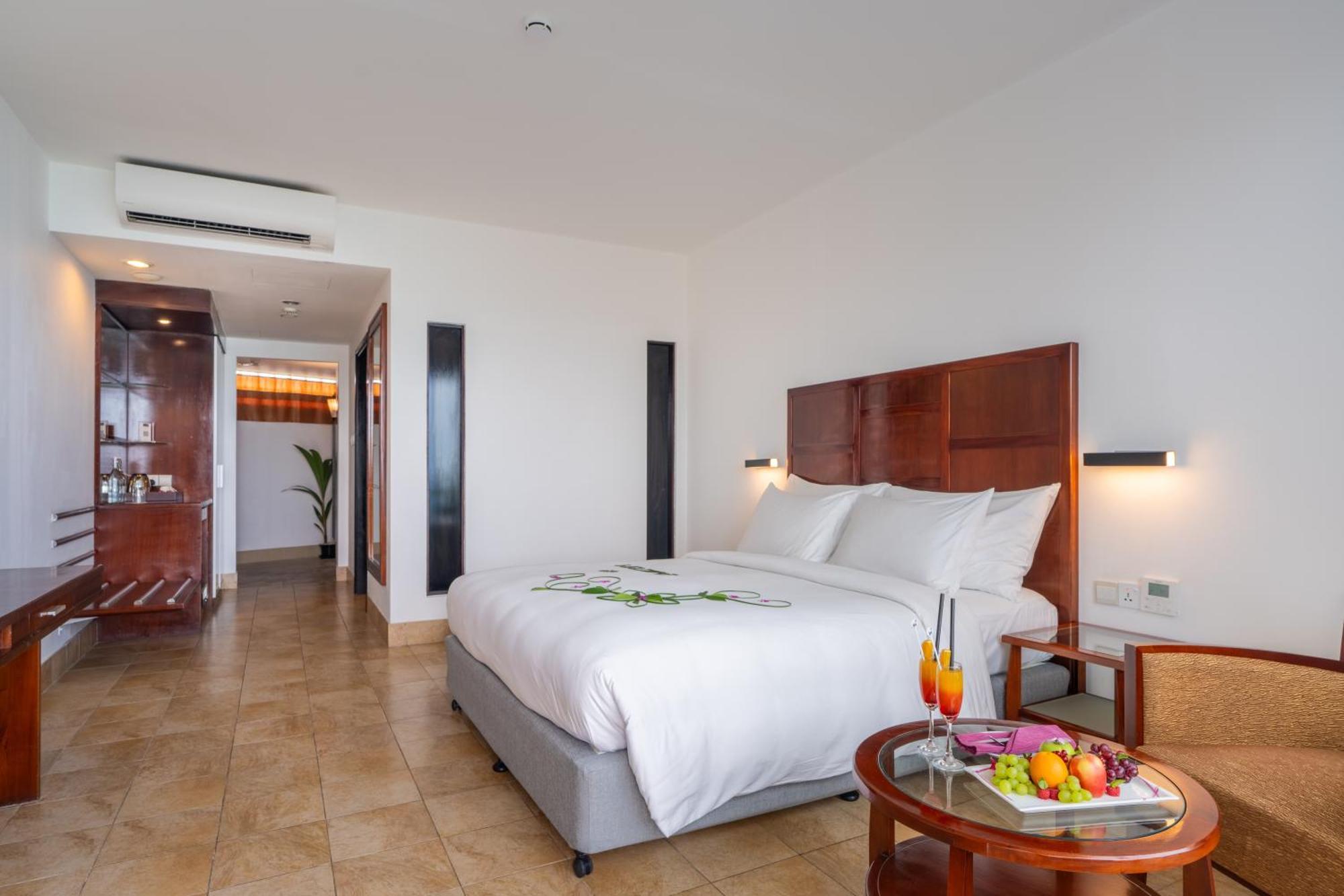 Hotel Hulhule Island Hotel- Private Access & Airport Pick-up And Drop Male