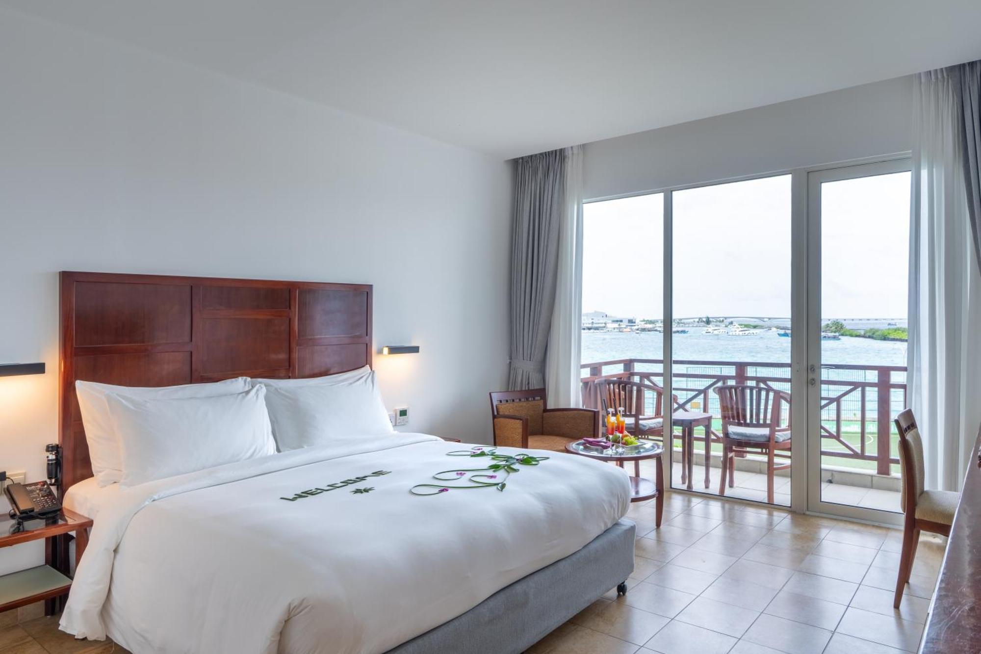 Hotel Hulhule Island Hotel- Private Access & Airport Pick-up And Drop Male