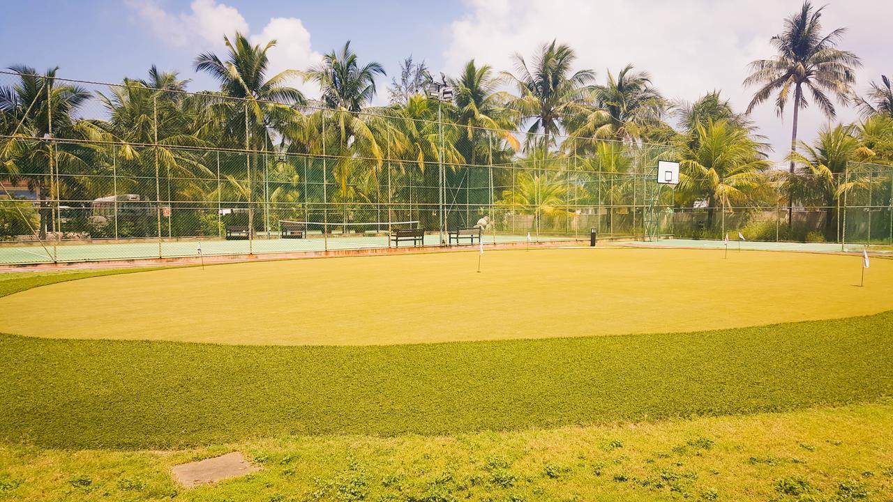 Hulhule Island Hotel- Private Access & Airport Pick-up And Drop 4*