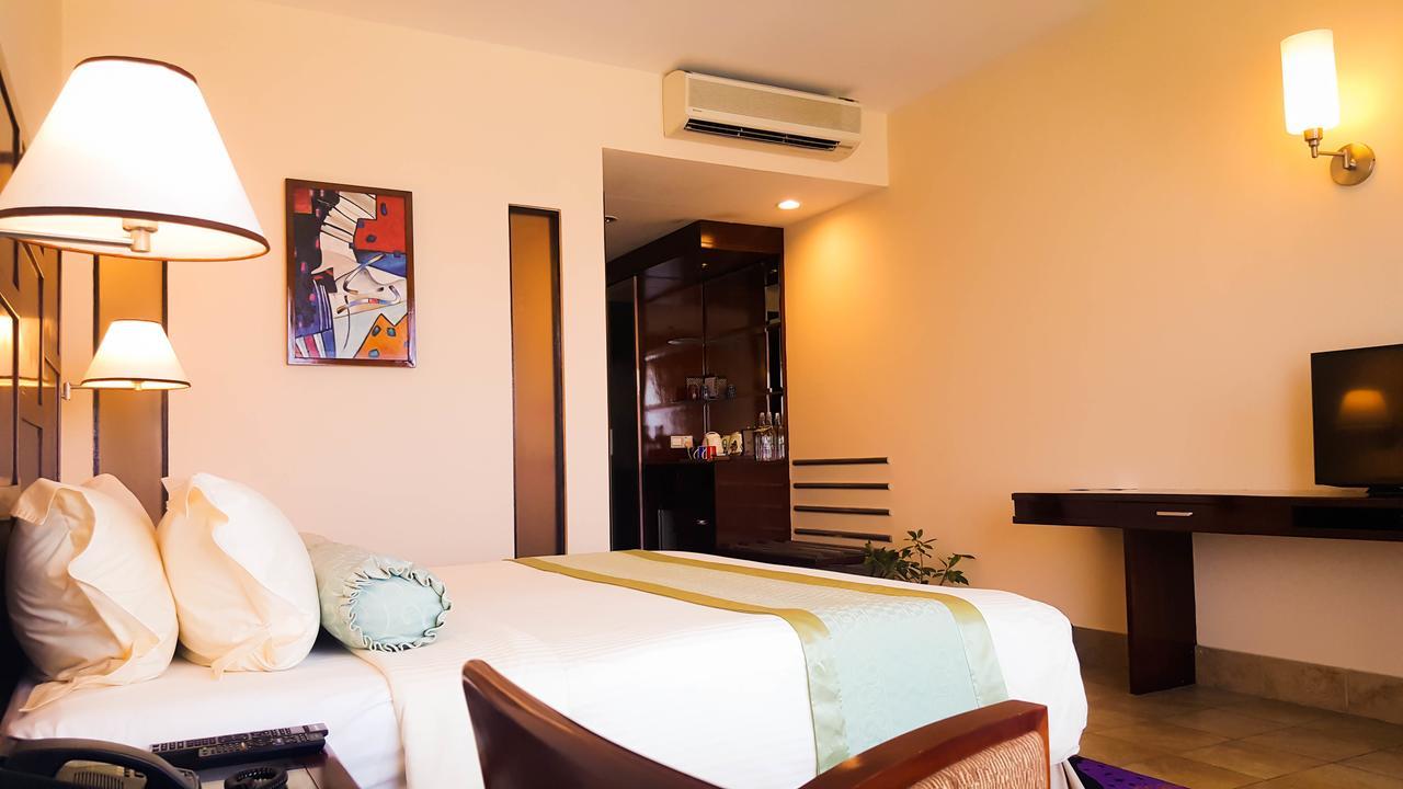 Hulhule Island Hotel