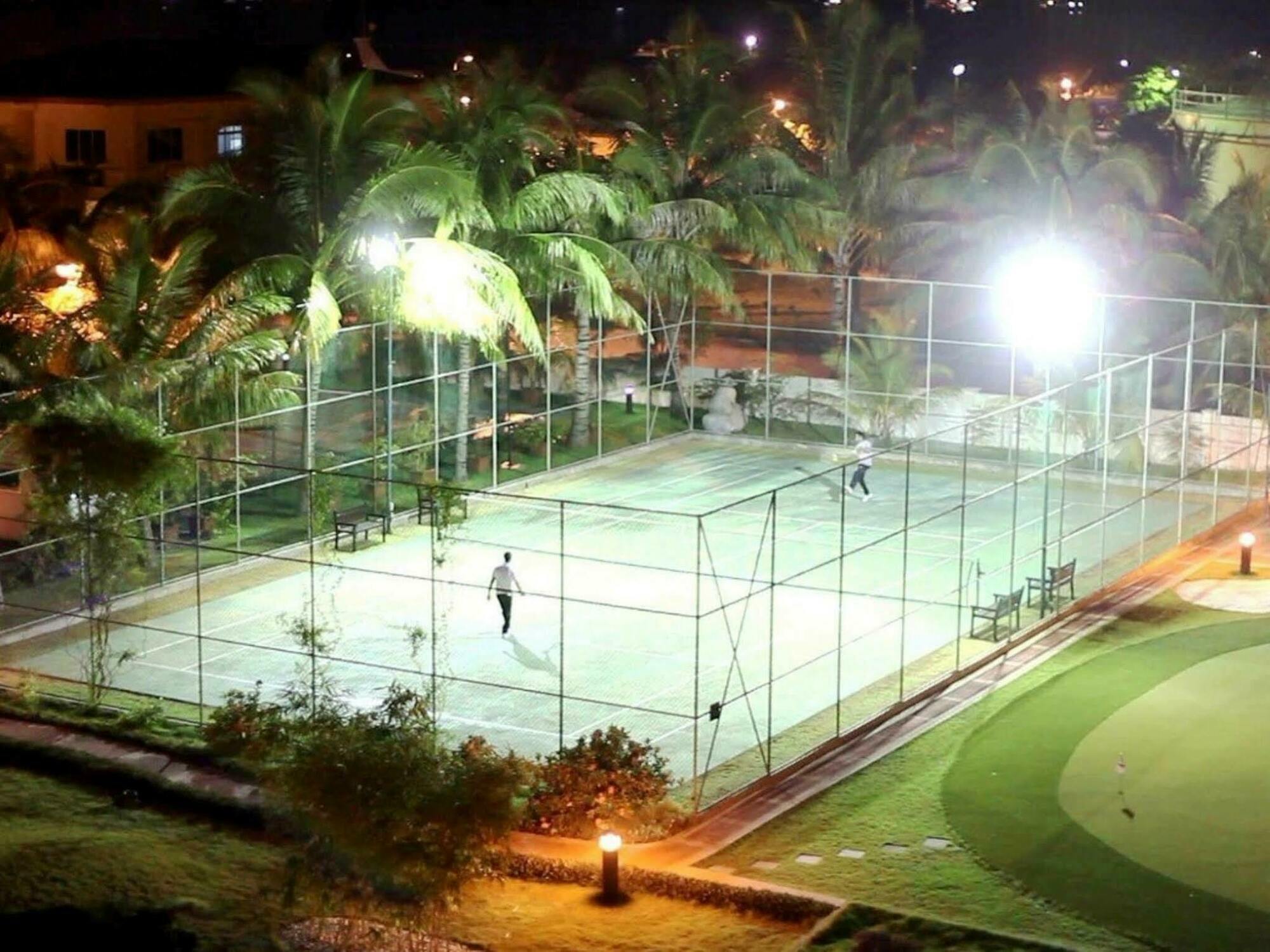 Hotel Hulhule Island Hotel- Private Access & Airport Pick-up And Drop 4*