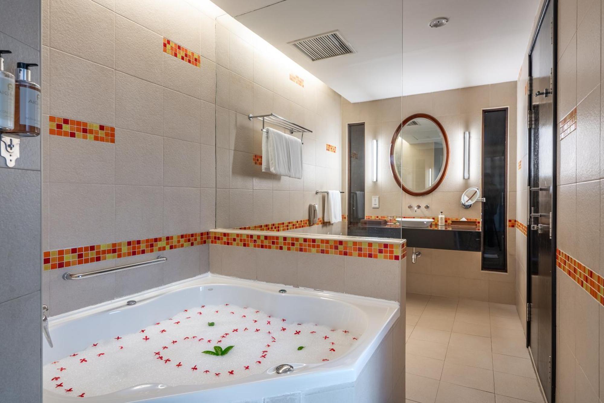 Hulhule Island Hotel- Private Access & Airport Pick-up And Drop Hotel Male