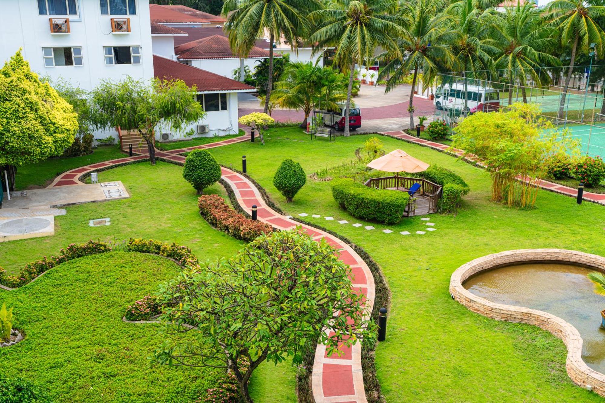 Hulhule Island Hotel- Private Access & Airport Pick-up And Drop Hotel 4*
