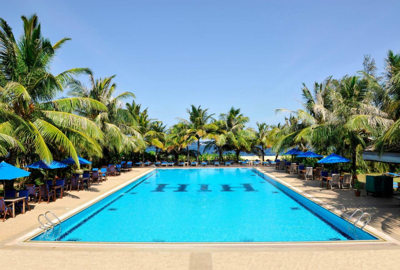 Hulhule Island Hotel- Private Access & Airport Pick-up And Drop 4*