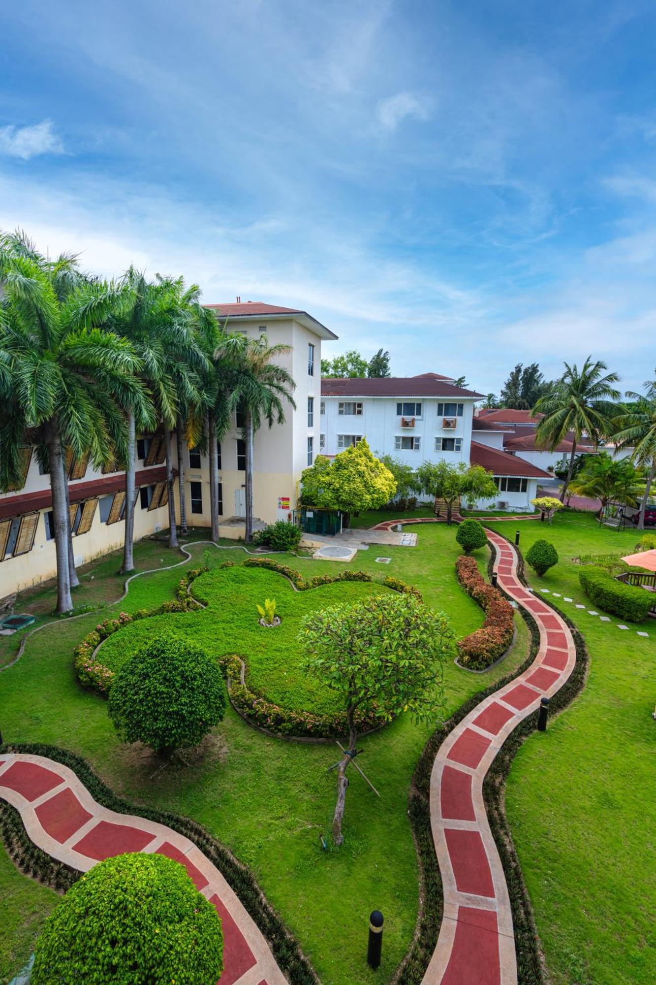 Готель Hulhule Island Hotel- Private Access & Airport Pick-up And Drop Мале