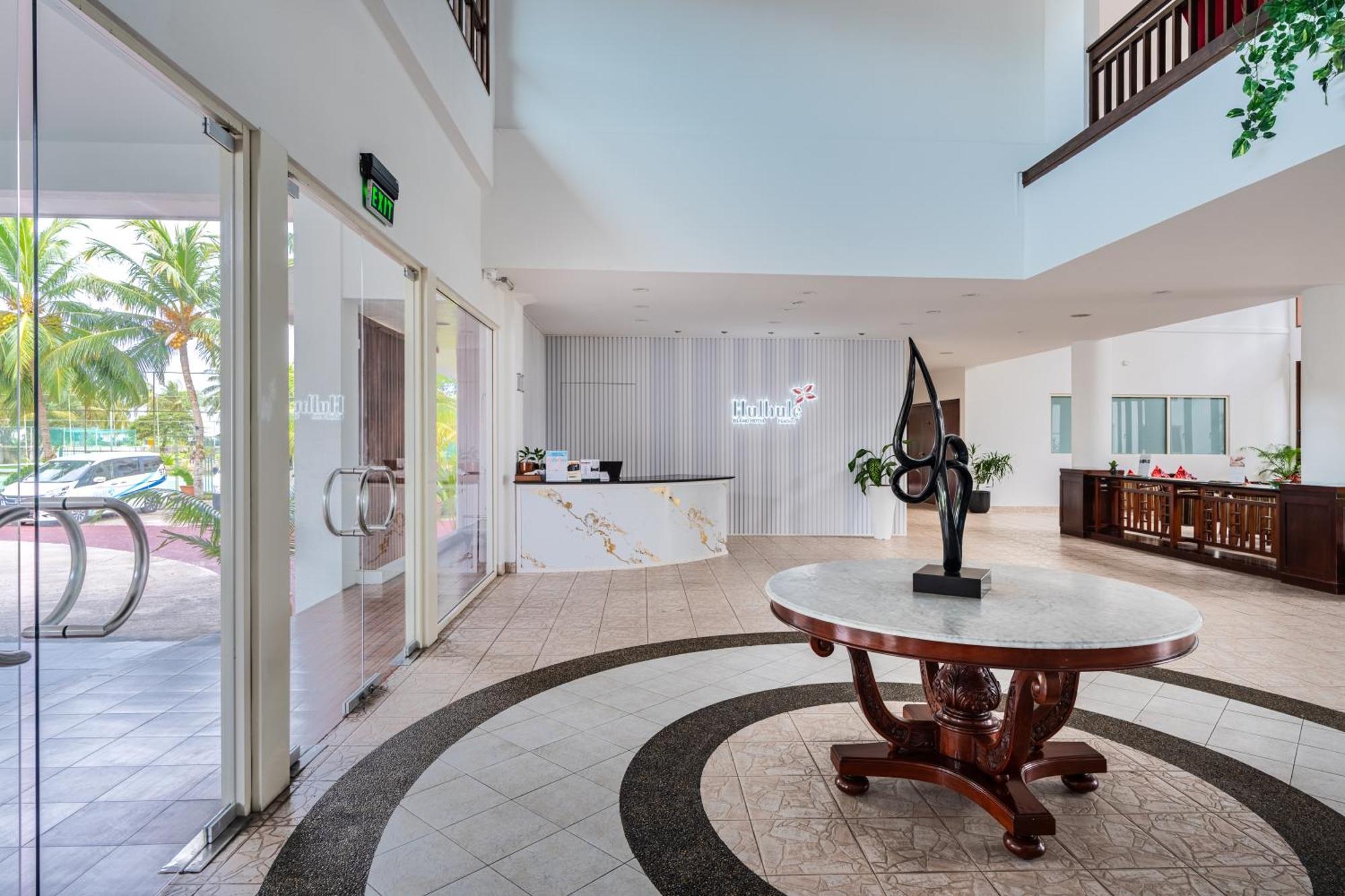Hulhule Island Hotel- Private Access & Airport Pick-up And Drop 4*
