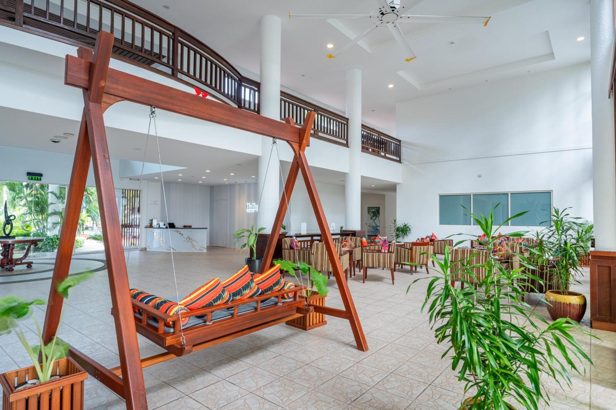 Готель Hulhule Island Hotel- Private Access & Airport Pick-up And Drop 4*
