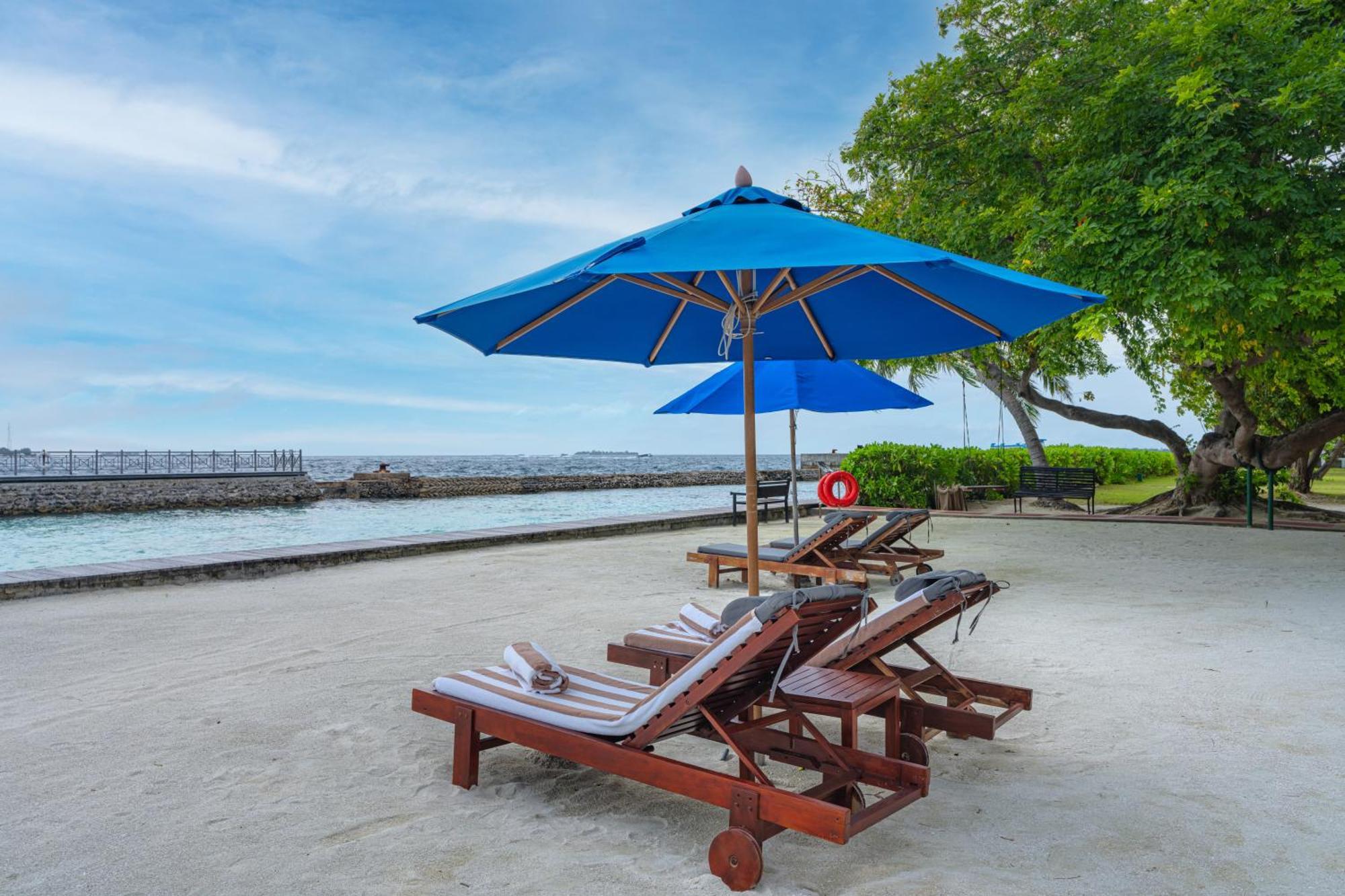 Готель Hulhule Island Hotel- Private Access & Airport Pick-up And Drop