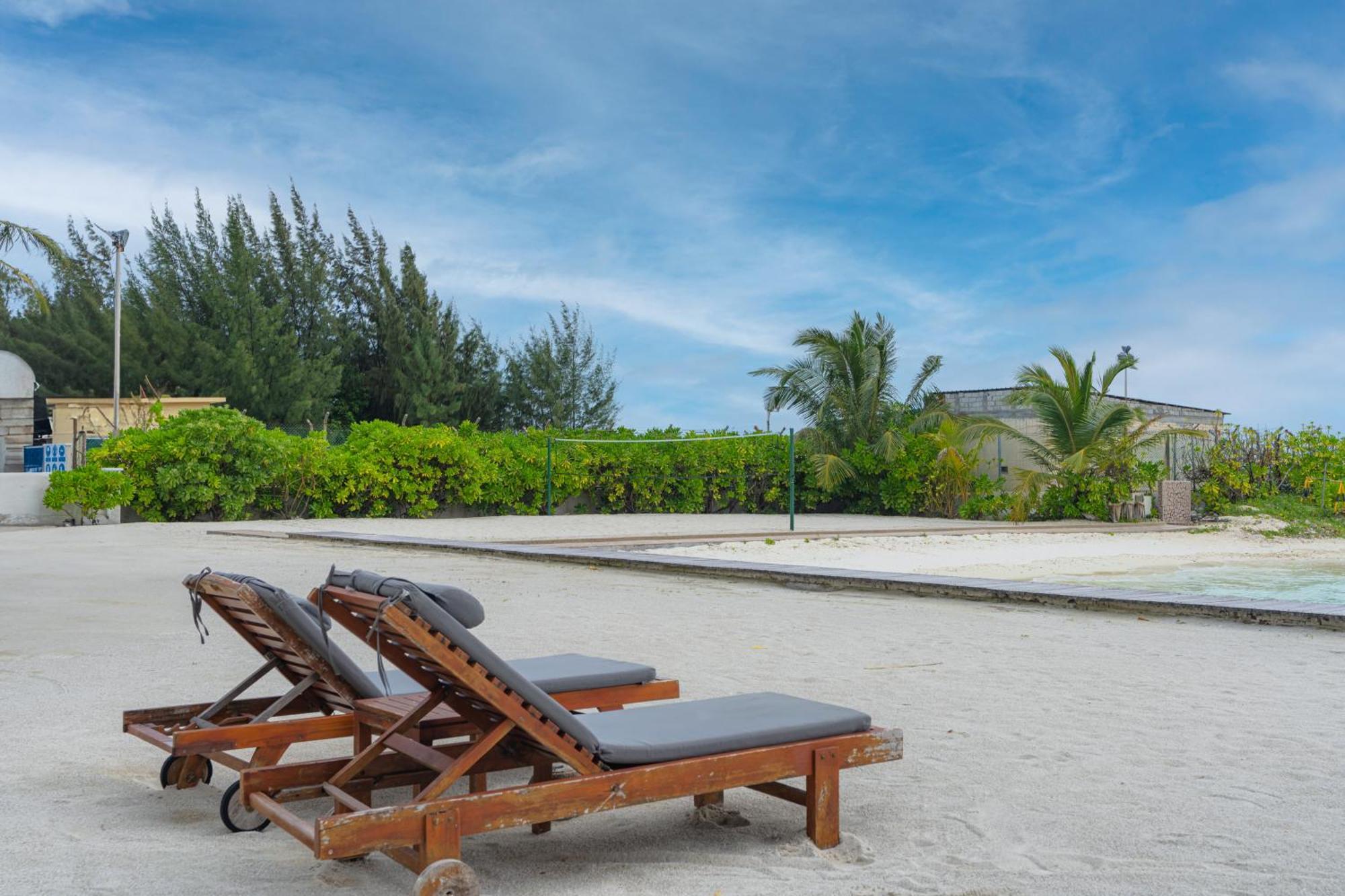 Hulhule Island Hotel- Private Access & Airport Pick-up And Drop 4* Мале