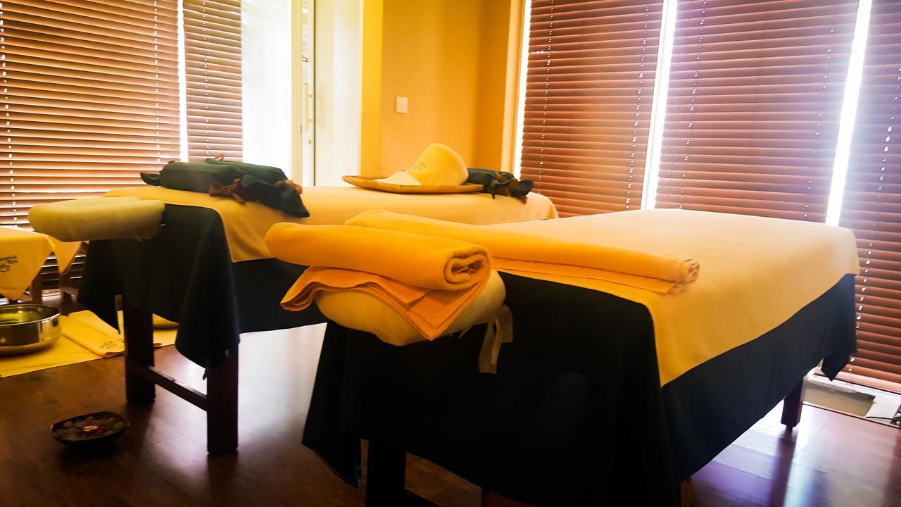 Hulhule Island Hotel Male