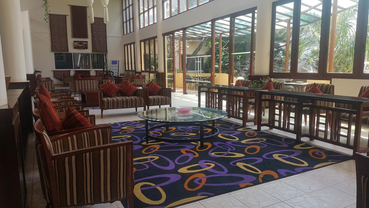 Hotel Hulhule Island Male