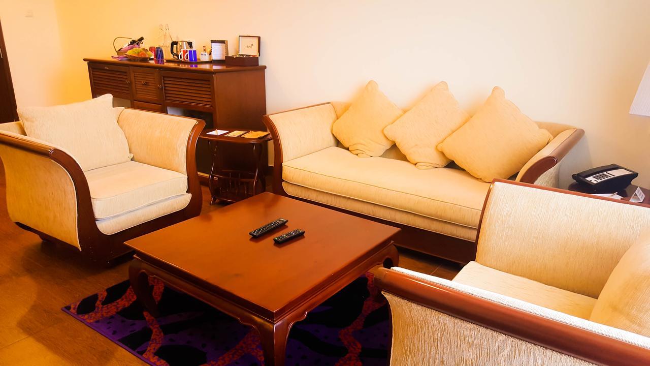 Hulhule Island Hotel Male